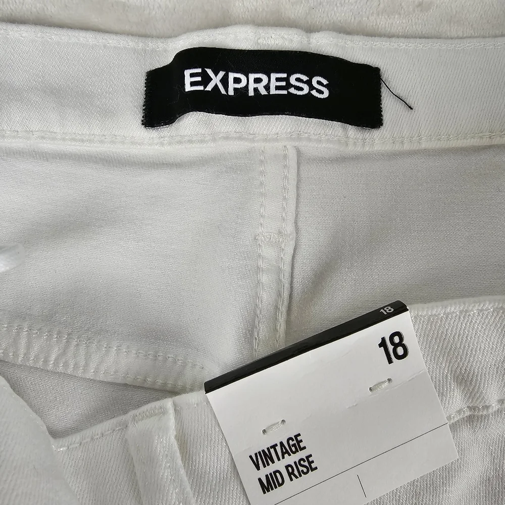Express Shorts Mid Rise - Picture 9 of 12